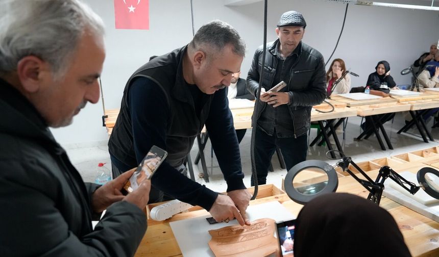 Tavşanlı'da Geleneksel deri tasarımı yeniden yükselişte