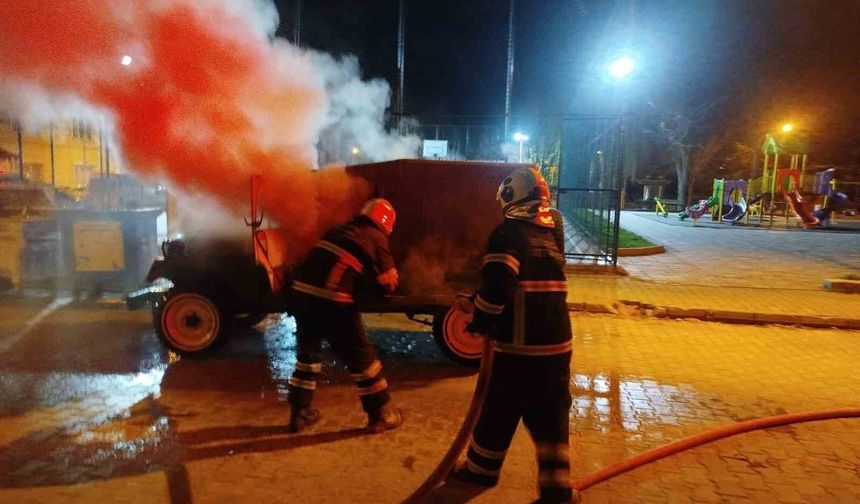 Araç bir anda alevlere teslim oldu: Sürücü son anda kurtuldu