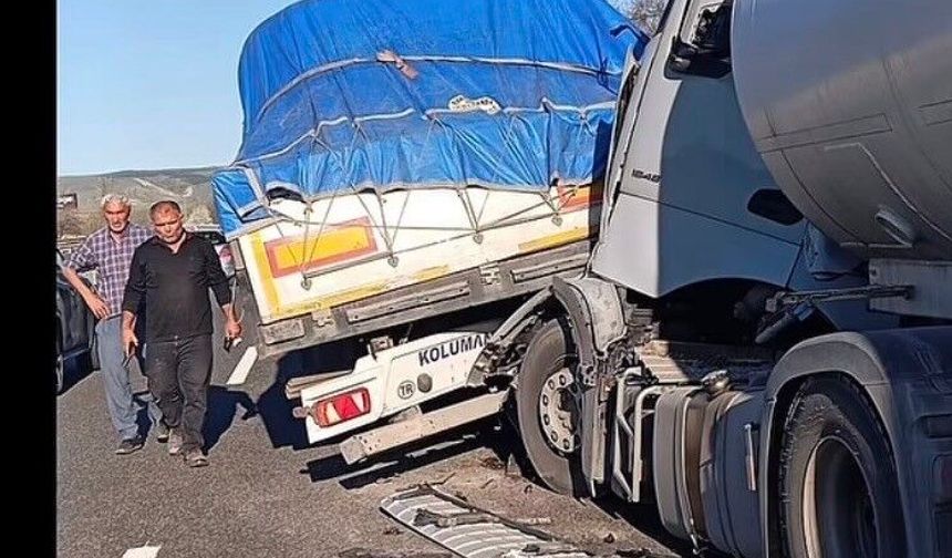 Bozüyük’te korkutan kaza: 2 TIR çarpıştı, 1 kişi yaralandı