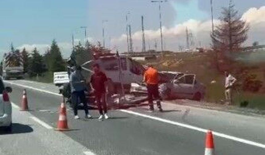 Çalışma sırasında dehşet: Yol çizgi aracına otomobil çarptı