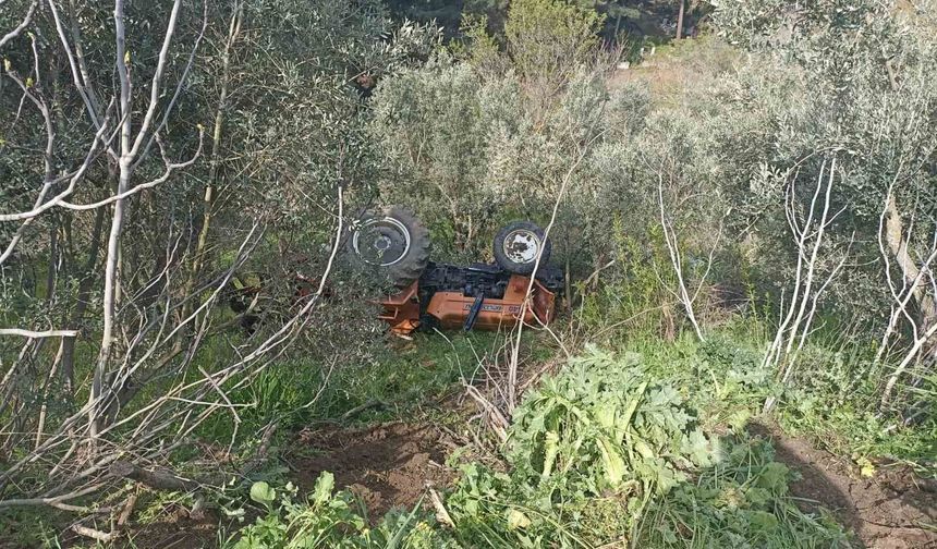Direksiyon hâkimiyeti kayboldu: Traktör şarampole uçtu
