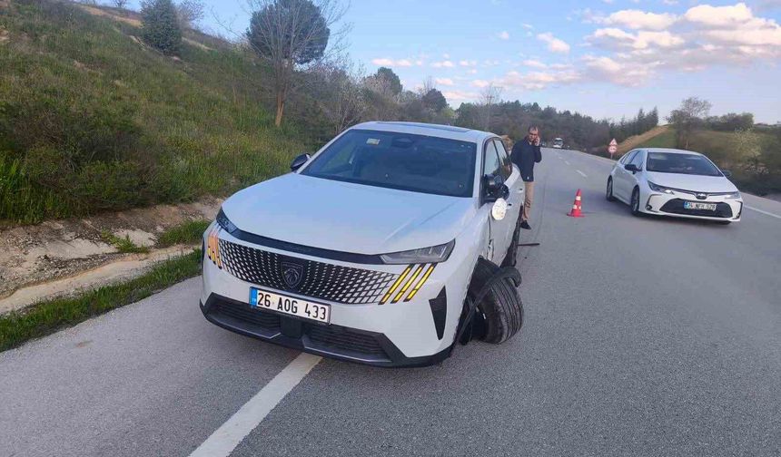 Direksiyon hakimiyetini kaybetti, karşı şeride girdi: 1 yaralı