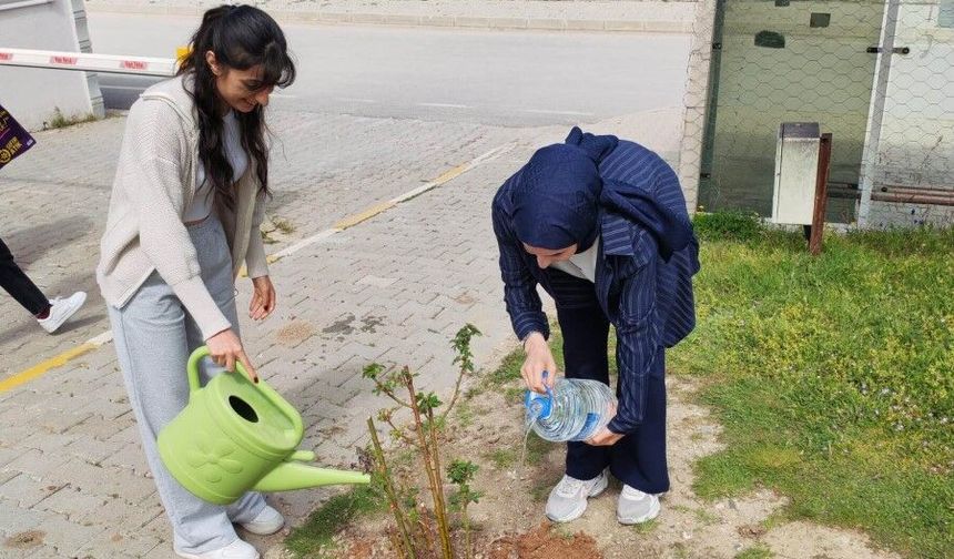 Emet MYO’da doğaya yatırım: Gül fidanı dikimiyle yeşil adım