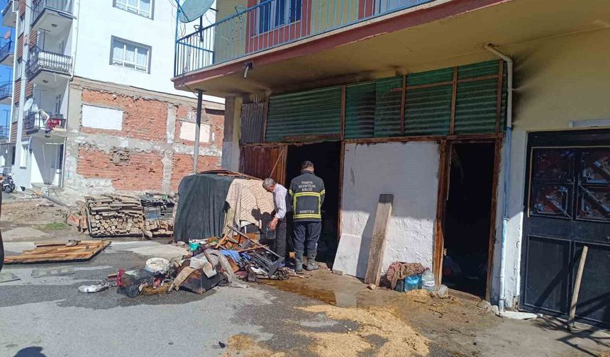 Facianın eşiğinden dönüldü: Depo yangını büyümeden söndürüldü