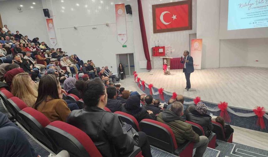 Kütahya’da eğitim buluşmasında öne çıkan söz: “Bir çocuk, bir gelecektir”