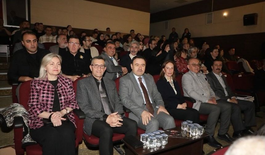 Kütahya’da sahnelenen ‘Devlet Ana’ya protokolden tam not