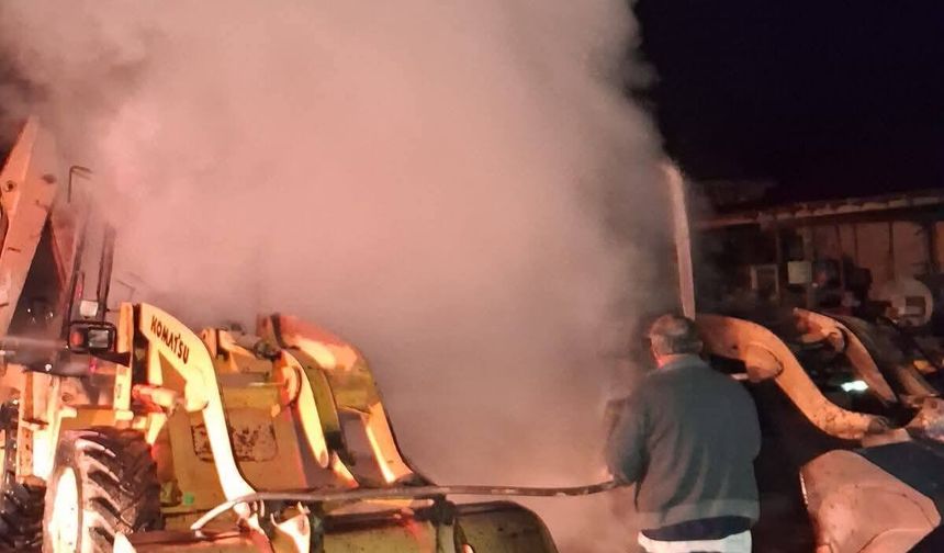 Kütahya’da İş makineleri kül oldu