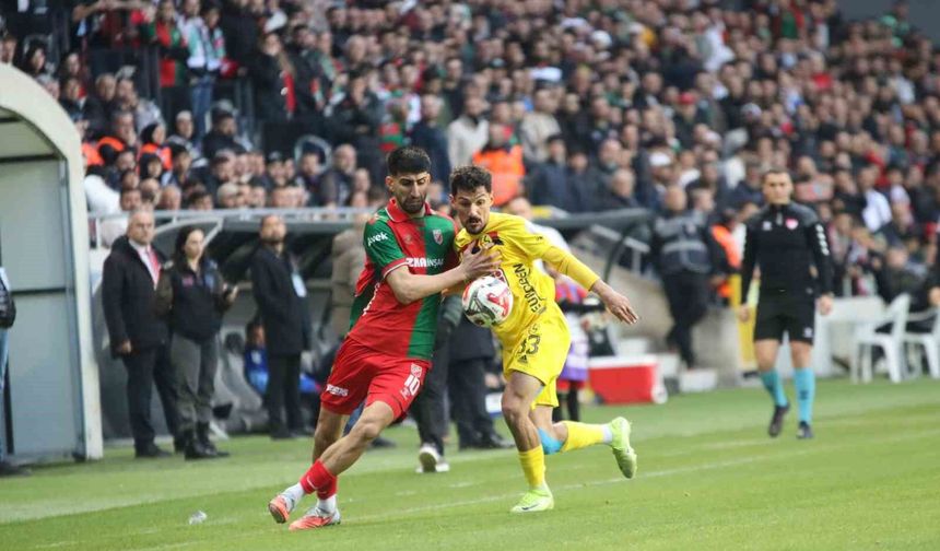 3.Lig'de düğüm çözülüyor: Eskişehirspor ve Karşıyaka'nın ikincilik yarışı nefes kesecek