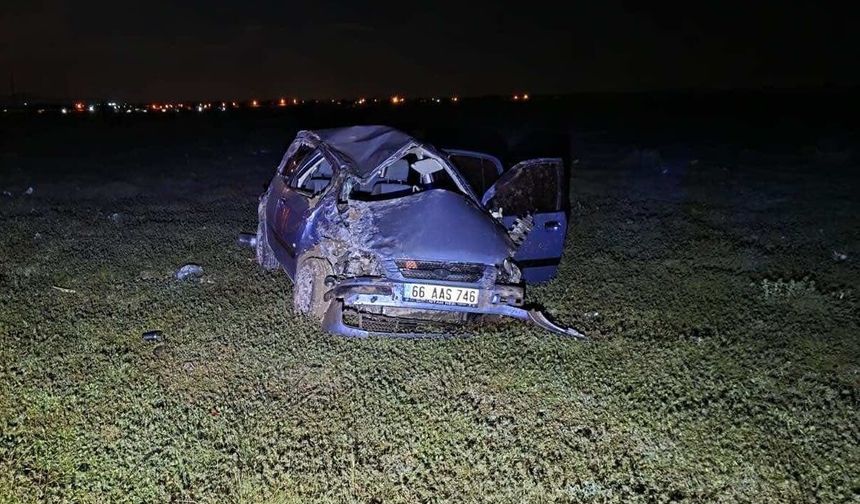 Takla atan otomobil sürücüsü yaralandı