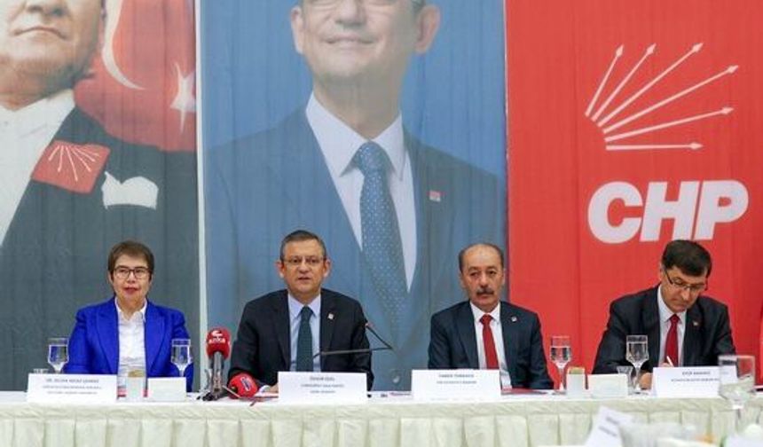 CHP’li Başkanlar bayramda Özgür Özel’in etrafında toplandı