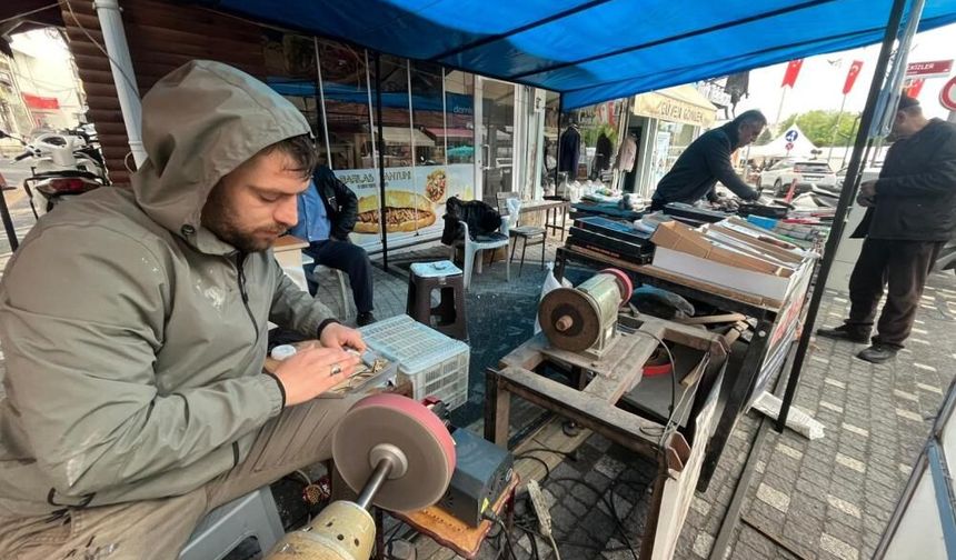 Tavşanlı’da kurban telaşı: Bıçaklar kesime hazırlanıyor