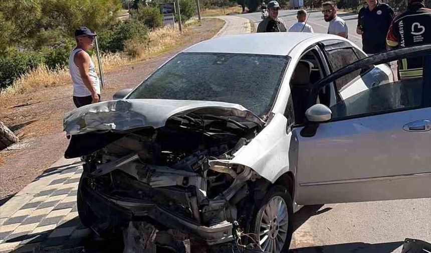 Araçta sıkışan sürücü kurtarıldı