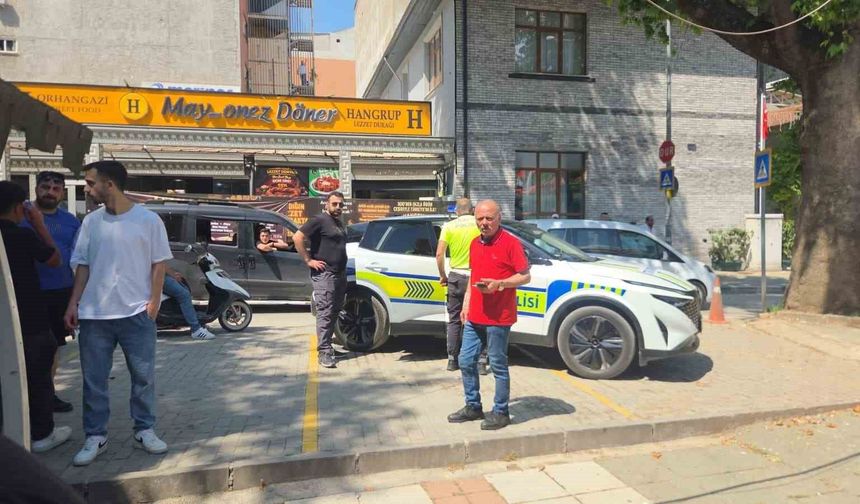 Bıçaklı kavgada kritik müdahale: Sivil polis araya girdi