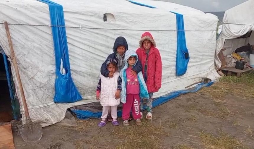 Çadırlarını su basan mevsimlik işçiler yardım bekliyor