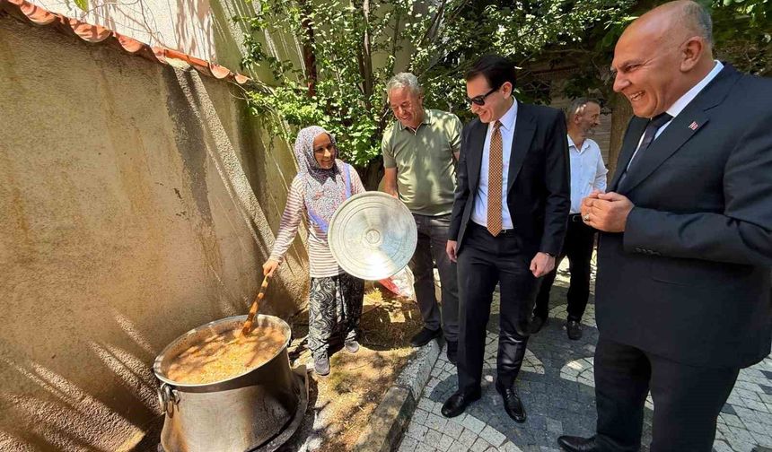 Hisarcık Şehitler Mahallesi'nde gözleme hayrı ve aşure ikramı
