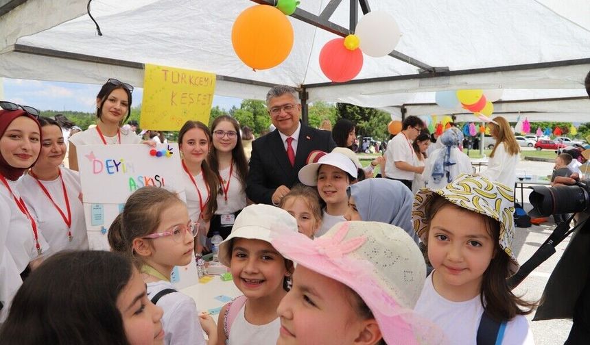 Kütahya'da Çocuklar Doyasıya Eğlendi: Şenlikte Büyük Coşku