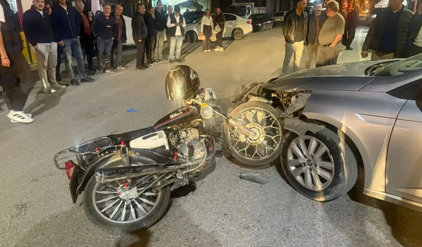 Otomobille çarpışan motosiklet sürücüsü ağır yaralandı