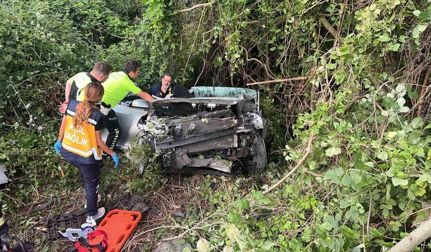 Feci Kaza! Şarampole Uçan Otomobilde 1 Ölü, 1 Ağır Yaralı