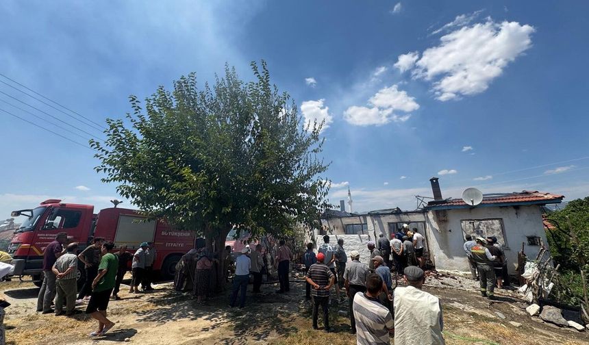 Müstakil evde yangın: Ev kullanılamaz hale geldi