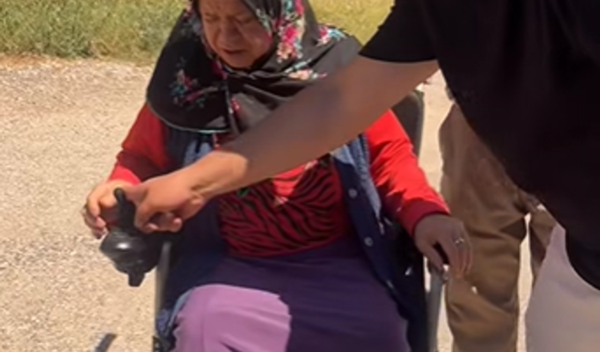 Gediz'de yaşlı vatandaşa akülü sandalya desteği sağlandı