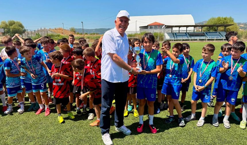 Hisarcık'ta "Ethem Bal Kupası U10 Futbol Turnuvası" tamamlandı