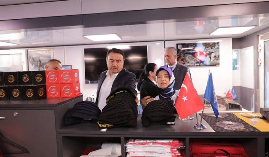 Kütahya'da Kartal Vakfı Kaşif Tırı'na Yoğun İlgi: Vali Musa Işın ve Eşi Tırı Ziyaret Etti