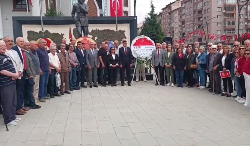Yeni Parti Kütahya’da 30 Ağustos için çelenk sundu