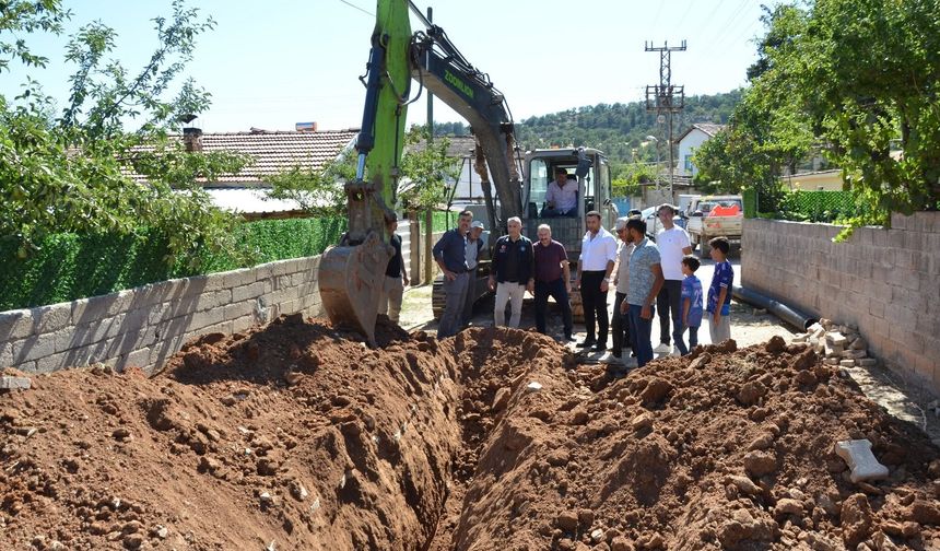 Emet'te içme suyu ve kanalizasyon hattı çalışmaları sürüyor