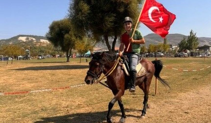Rahvan At Yarışlarında şampiyon Tavşanlı'yı temsil eden "Kuyumcu" isimli at oldu
