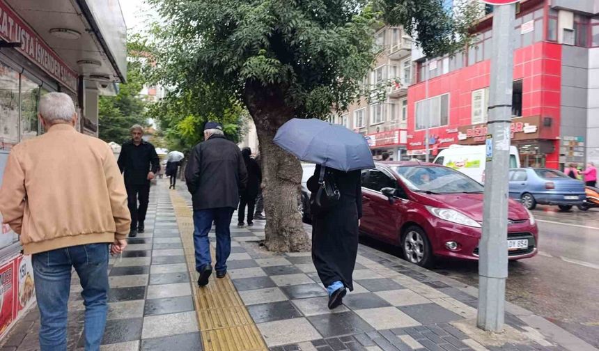 Afyonkarahisar'da yağışlı hava etkili oldu