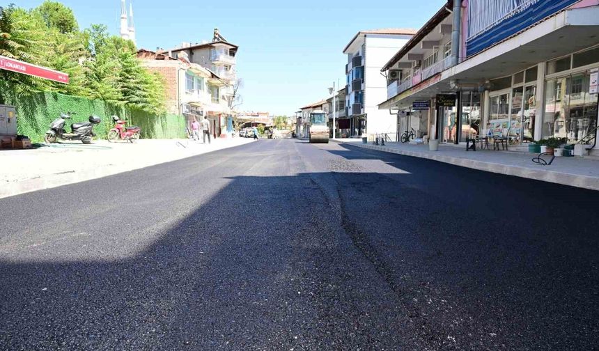 Atatürk Caddesi'nde yılların yol sorunu çözülüyor