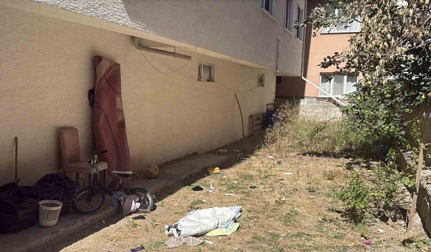 Eskişehir'de 3'üncü kattaki balkondan aşağıya düşen 4 yaşındaki çocuk yaralandı