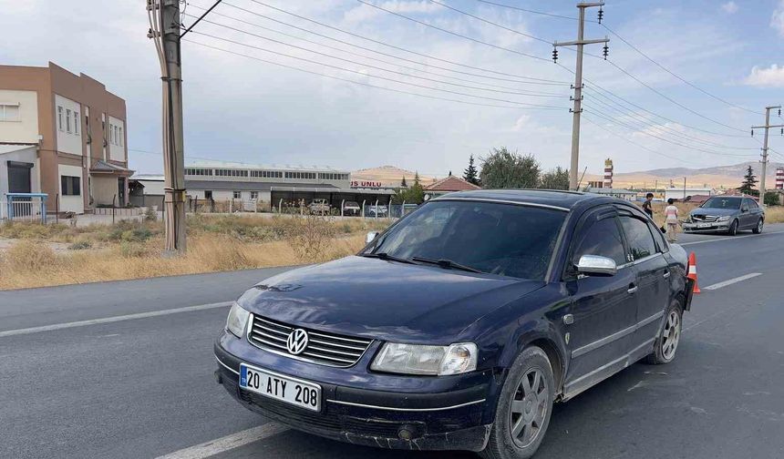 İki otomobil kafa kafaya çarpıştı: 1 yaralı