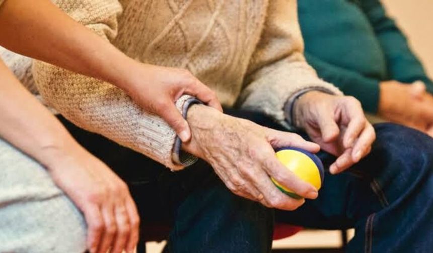 Kütahya İl Sağlık Müdürlüğü'nden farkındalık gününde Alzheimer uyarısı