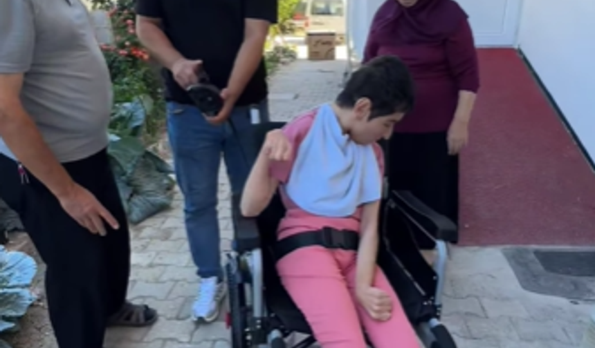 Gediz'de engelli vatandaşa akülü tekerlekli sandalye desteği sağlandı