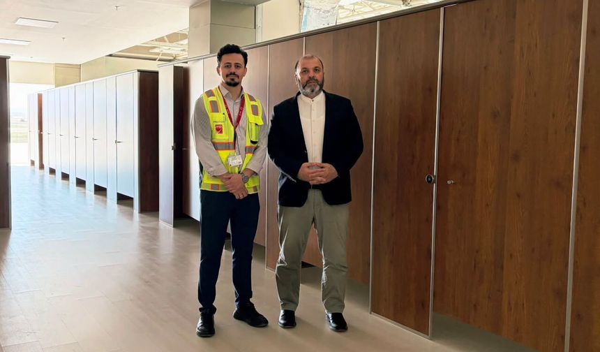İl Müftüsü Açık, Zafer Havalimanı'nda hac yolcuları için hazırlanan giyinme alanını ziyaret etti