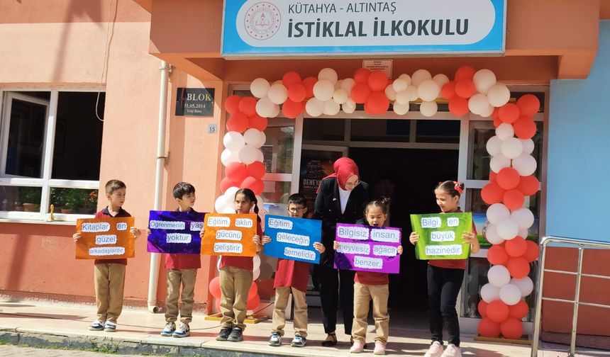 Altıntaş'ta İlköğretim Haftası Kutlama Programı İstiklal İlkokulunda gerçekleştirildi