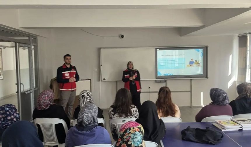 Gediz’de velilere üç başlıkta eğitim: Okul, aile ve medya
