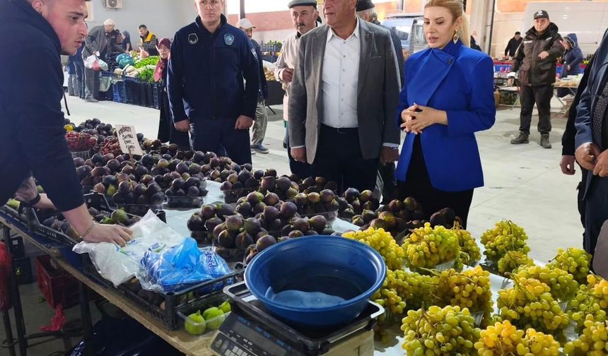 Altıntaş’ta Başkan Tunç ve Kaymakam Yıldırım’dan pazar esnafına ziyaret