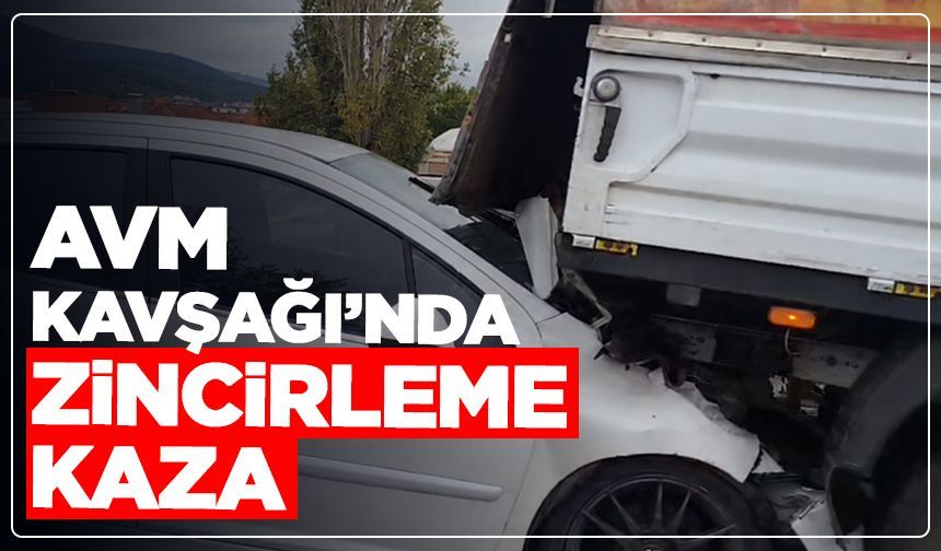 AVM Kavşağı’nda zincirleme kaza: Trafik durma noktasına geldi