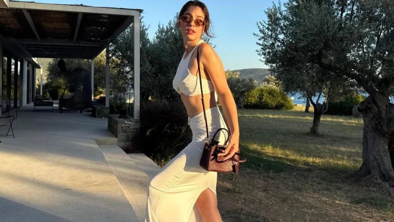 Cemre Baysel'den Yunanistan Tatili: Anne-Kız Paylaşımı Sosyal Medyada Olay Oldu