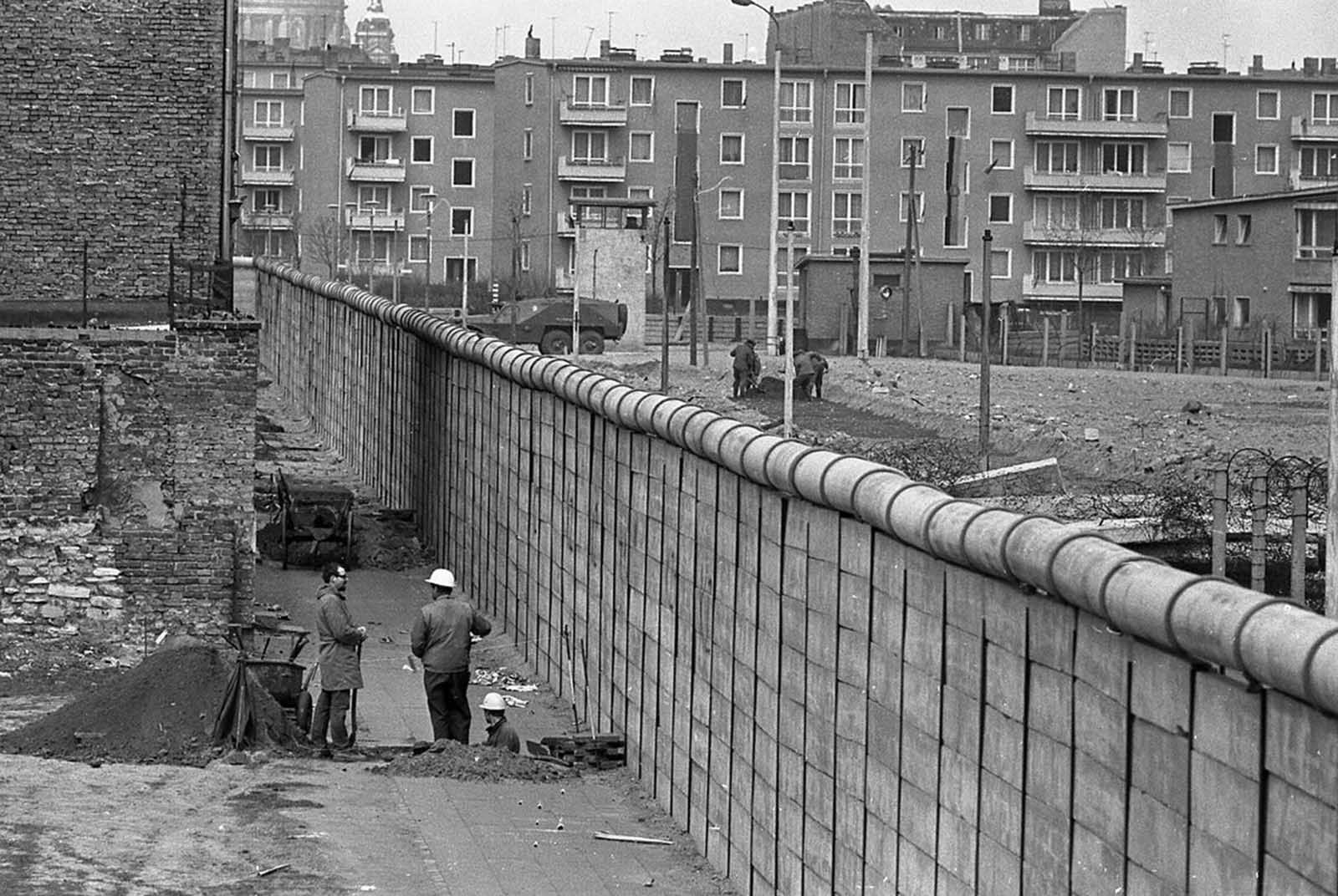 Berlin Duvarinin Cokusu Uzerine Trockist-1
