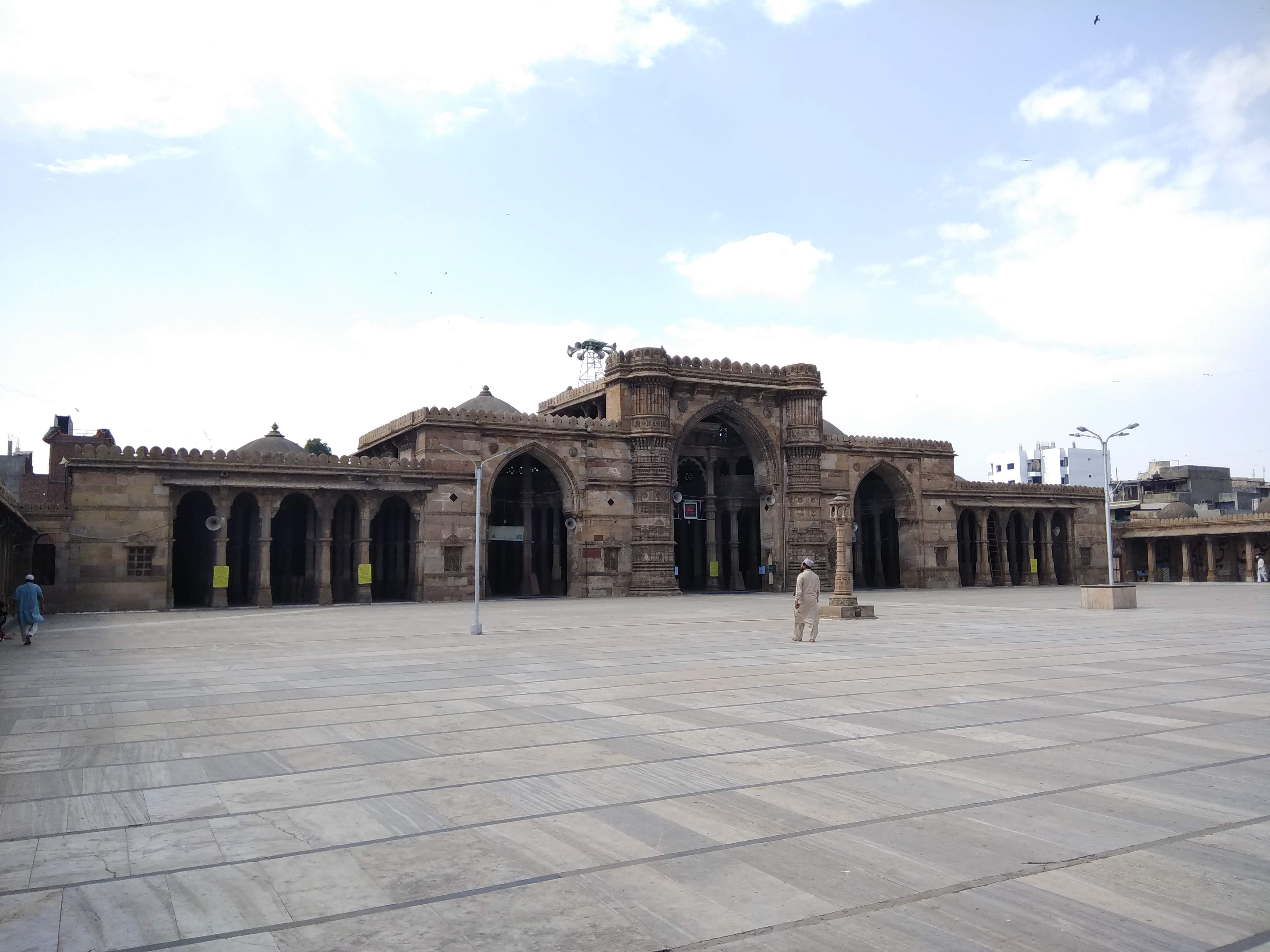 Cuma Camii