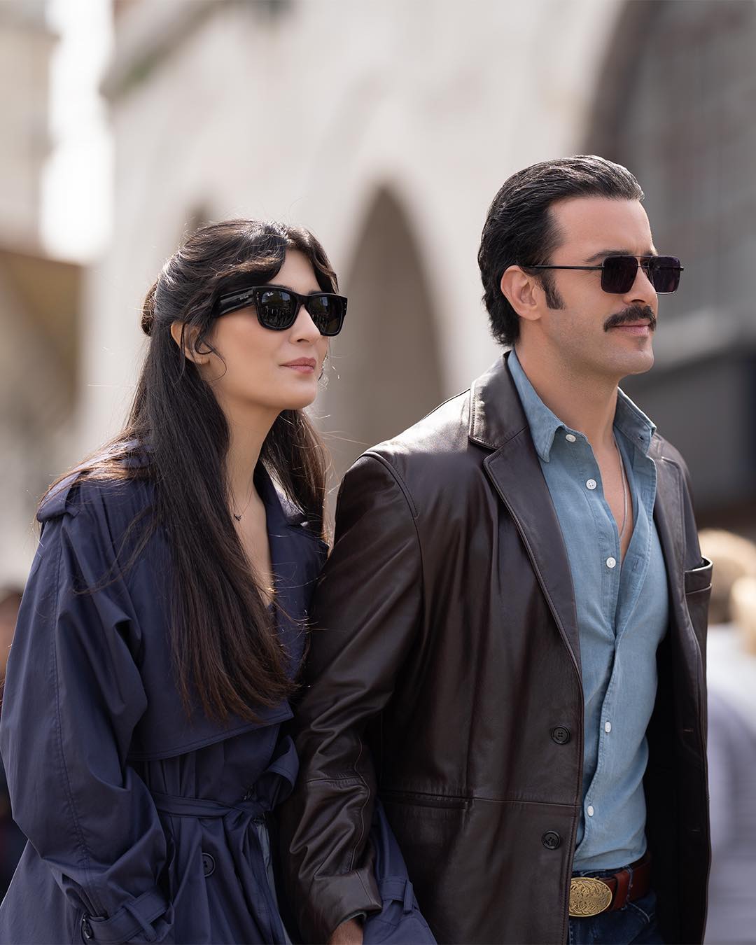 Derin dekoltesiyle mest etti! Tuba Büyüküstün galaya damga vurdu