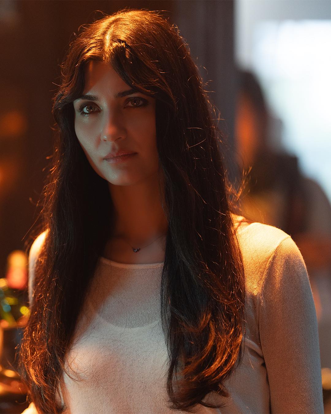 Derin dekoltesiyle mest etti! Tuba Büyüküstün galaya damga vurdu