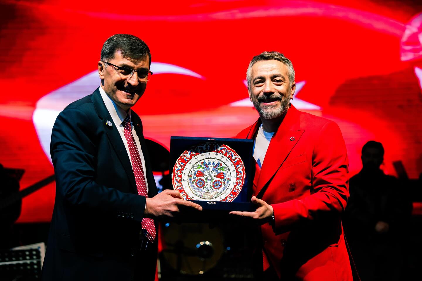 572159178 18542229412006669 1563091924969259525 N