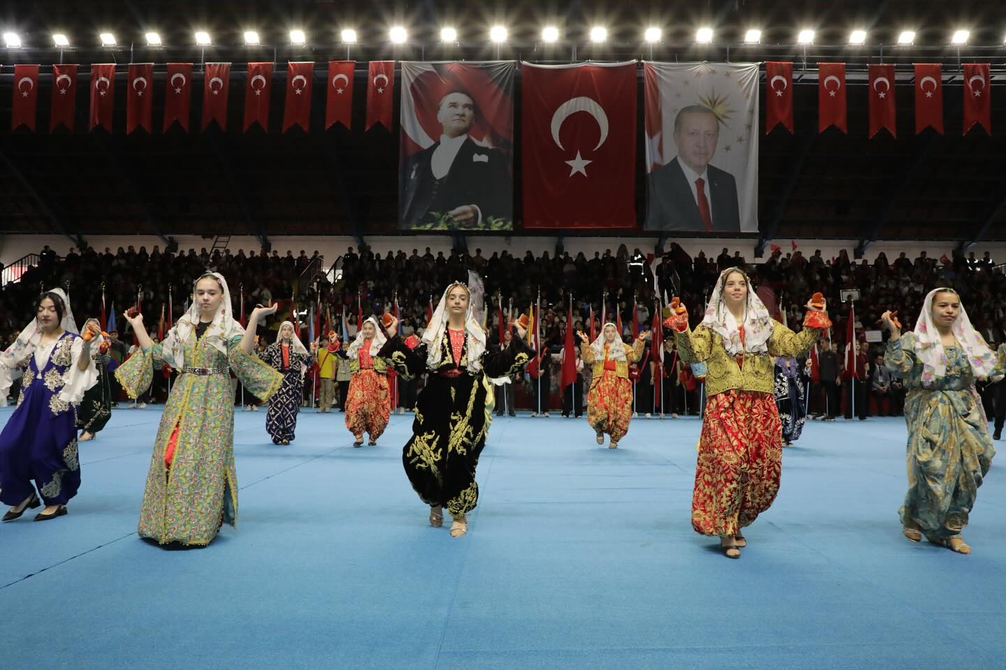 572638493 18162773848379467 4529388699945028373 N