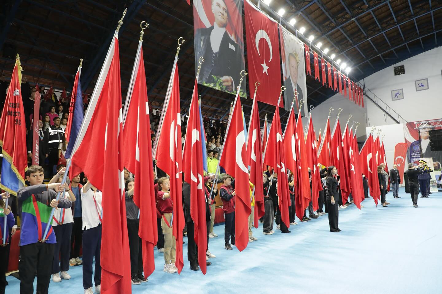 572898992 18162773683379467 931238650611596483 N