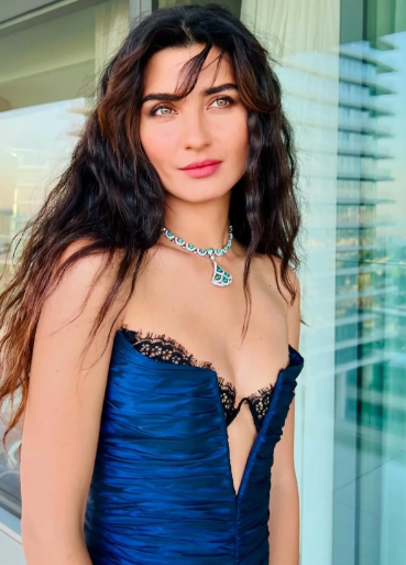 Tuba Büyüküstün geceye damgasını vurdu
Gecenin en çok konuşulan ismi kuşkusuz Tuba Büyüküstün oldu.