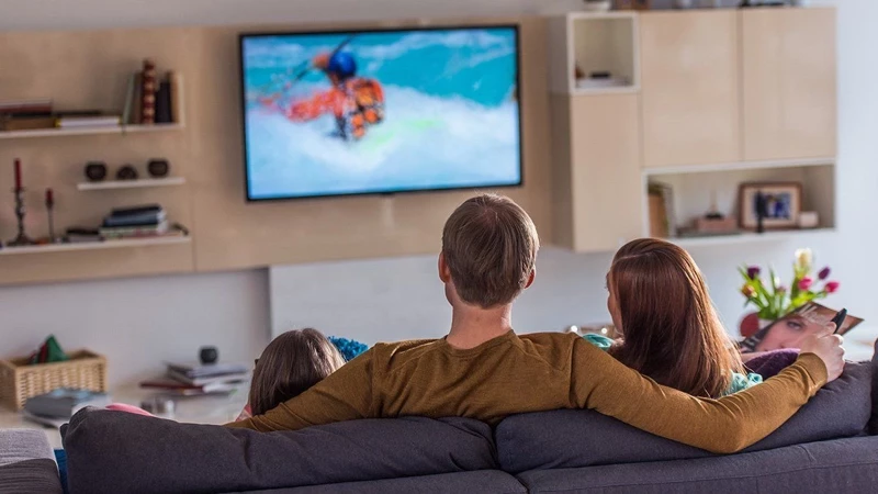 TÜRK DİZİLERİ DÜNYAYI FETHEDİYOR
Cannes’daki TV fuarında en çok satılan Türk dizileri:
Eşref Rüya
Uzak Şehir
Veliaht
Yurt dışı satış fiyatları bölüm başına 200 bin – 650 bin dolar arasında değişiyor.
2024 yılında Türk dizileri dünya genelinde 600 milyon dolar gelir elde etti.